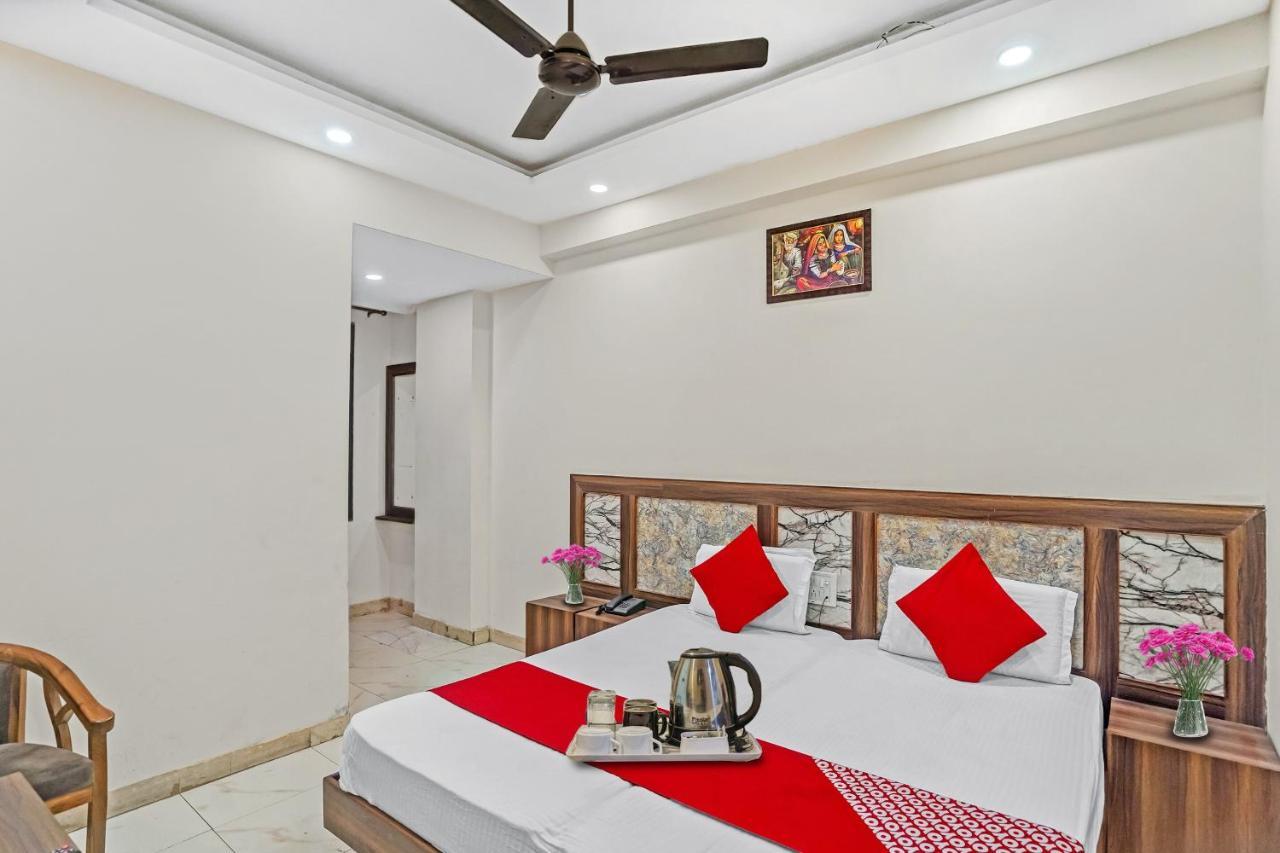 OYO 88326 Hotel Cloud 9 New Delhi Buitenkant foto