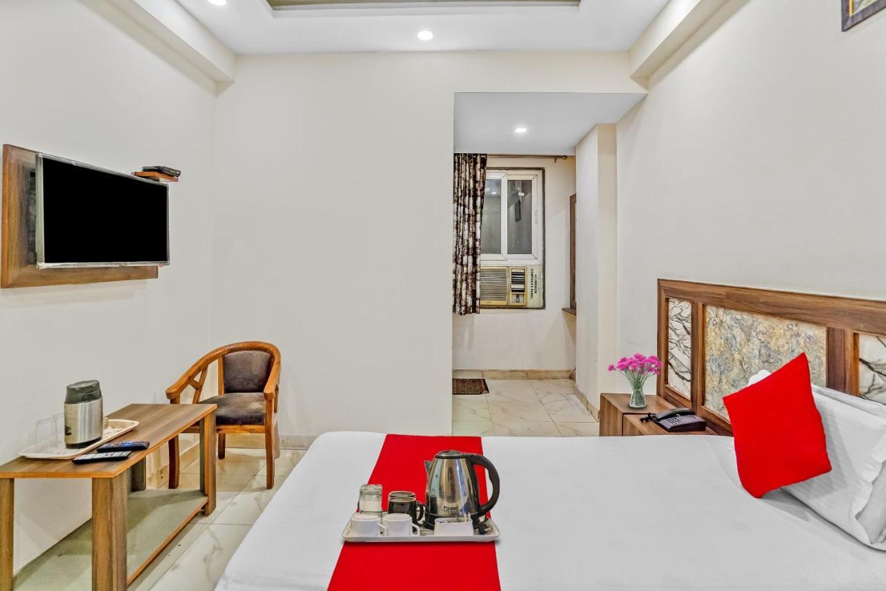 OYO 88326 Hotel Cloud 9 New Delhi Buitenkant foto
