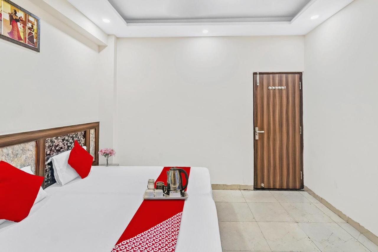 OYO 88326 Hotel Cloud 9 New Delhi Buitenkant foto