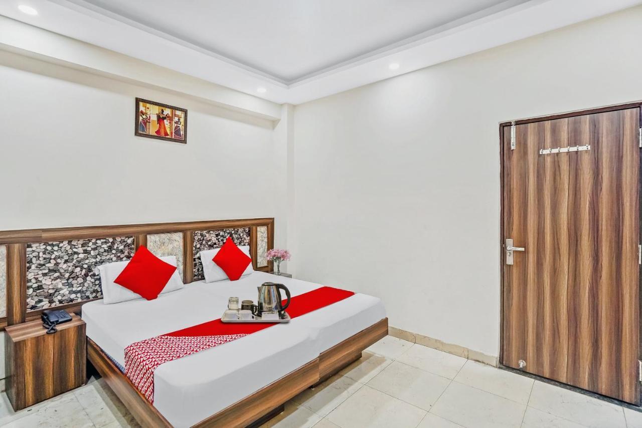 OYO 88326 Hotel Cloud 9 New Delhi Buitenkant foto