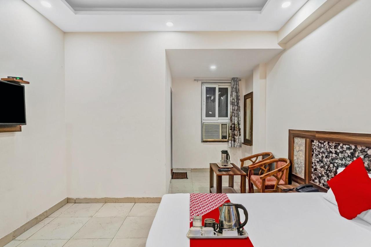 OYO 88326 Hotel Cloud 9 New Delhi Buitenkant foto