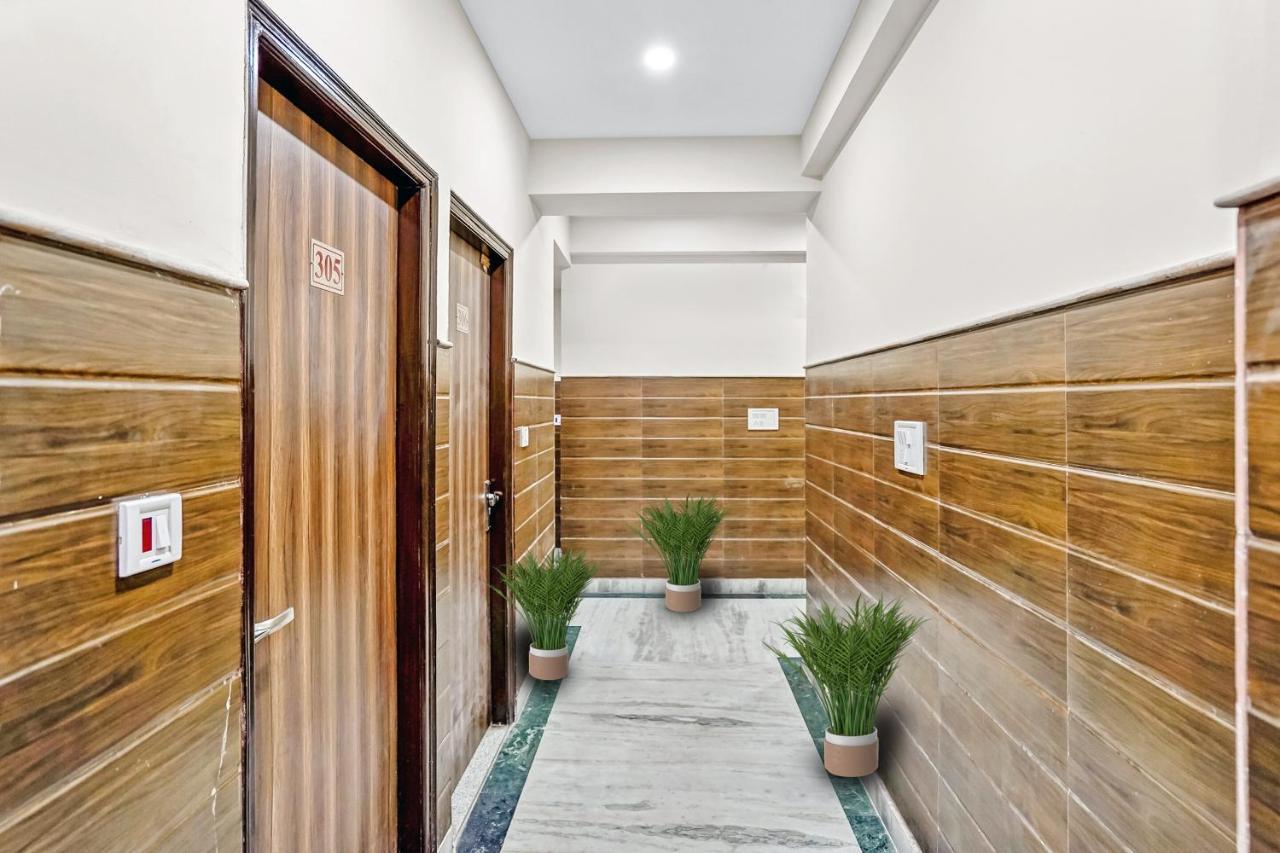 OYO 88326 Hotel Cloud 9 New Delhi Buitenkant foto