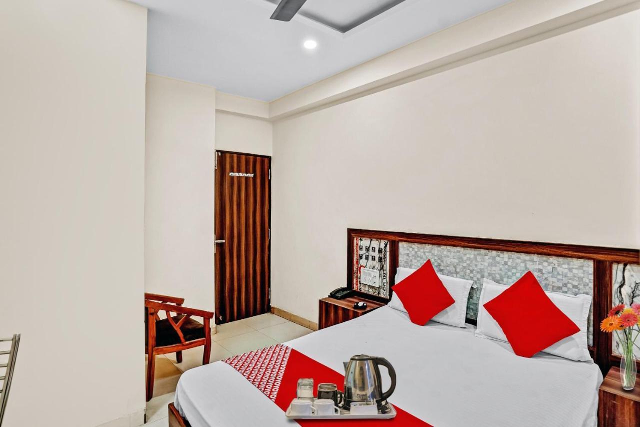 OYO 88326 Hotel Cloud 9 New Delhi Buitenkant foto