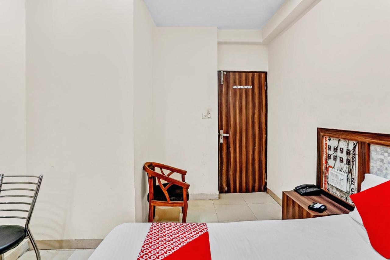 OYO 88326 Hotel Cloud 9 New Delhi Buitenkant foto