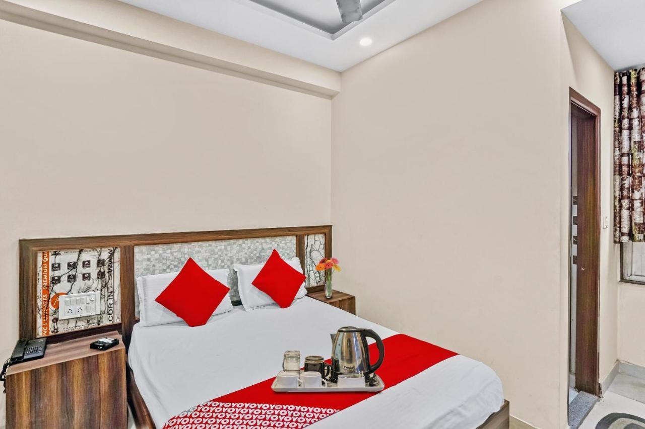 OYO 88326 Hotel Cloud 9 New Delhi Buitenkant foto