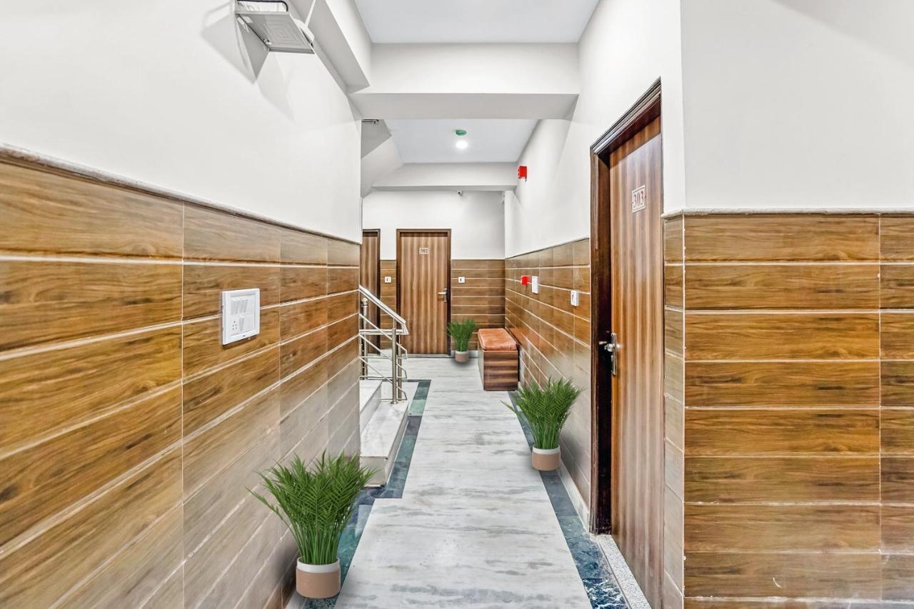OYO 88326 Hotel Cloud 9 New Delhi Buitenkant foto